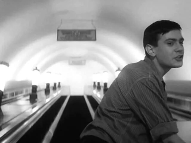 никита михалков в фильме я шагаю по москве. я шагаю по москве данелия. михалков а я иду шагаю. никита михалков в молодости. михалков а я иду шагаю.