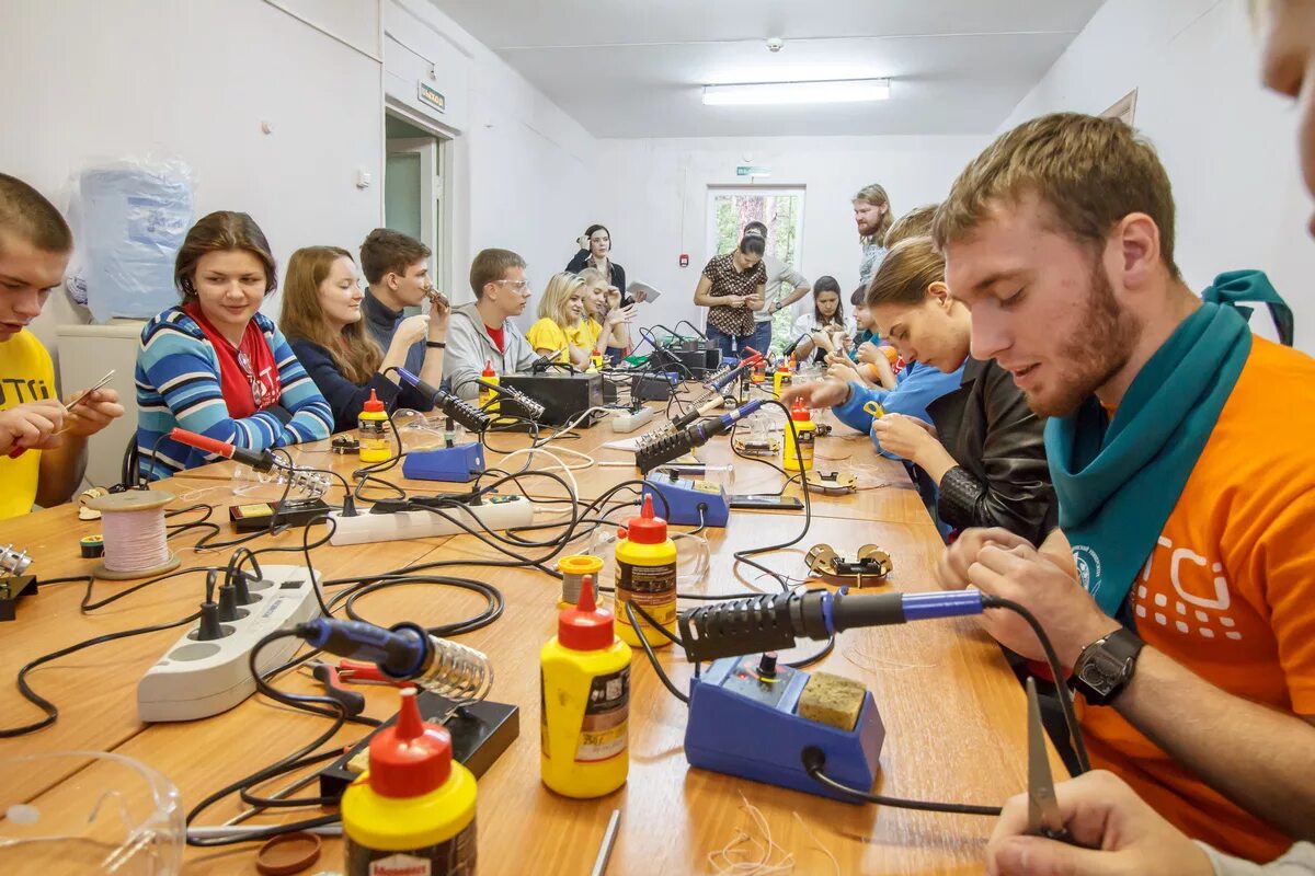 Робототехника для детей. Кружок технического творчества. Профессиональное образование. Технические кружки в школе. Техническое творчество.