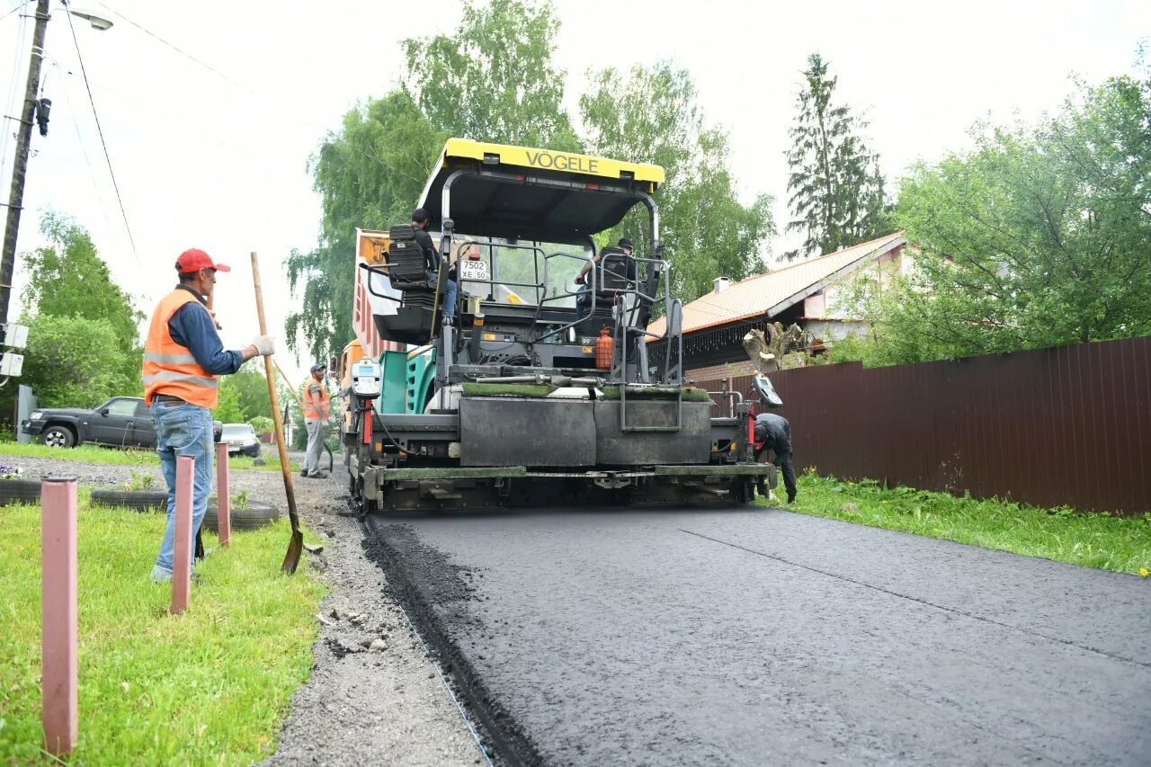 Дорога без асфальта в деревне. В этом году в округе отремонтируют 250 километров дорог.. Чем заменить асфальт. Новости дмитровска