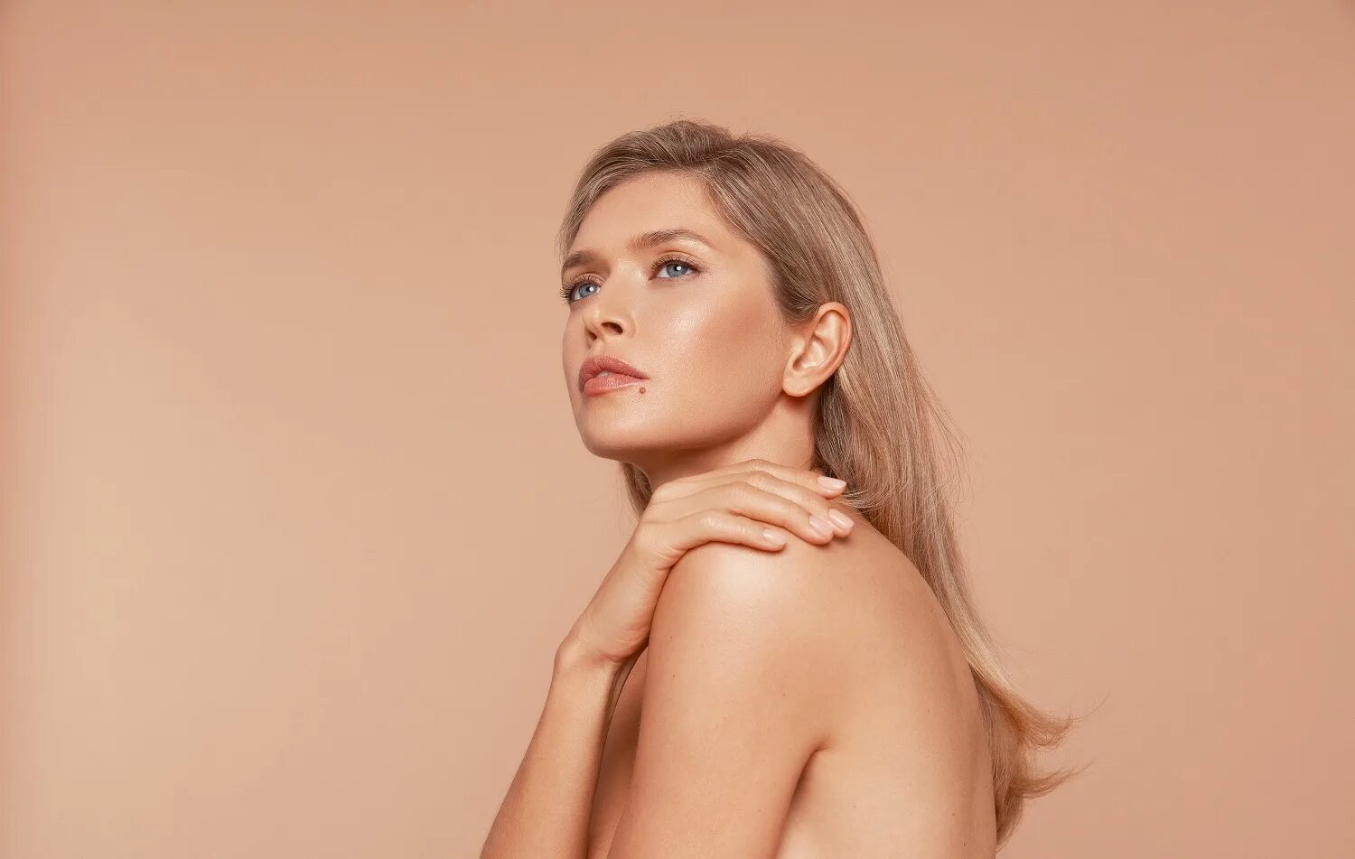 вера брежнева альбомы. вера брежнева фото из клипа тихо. тихо брежнева текст. брежнева тихо. билеты на концерт веры брежневой в москве 2021.