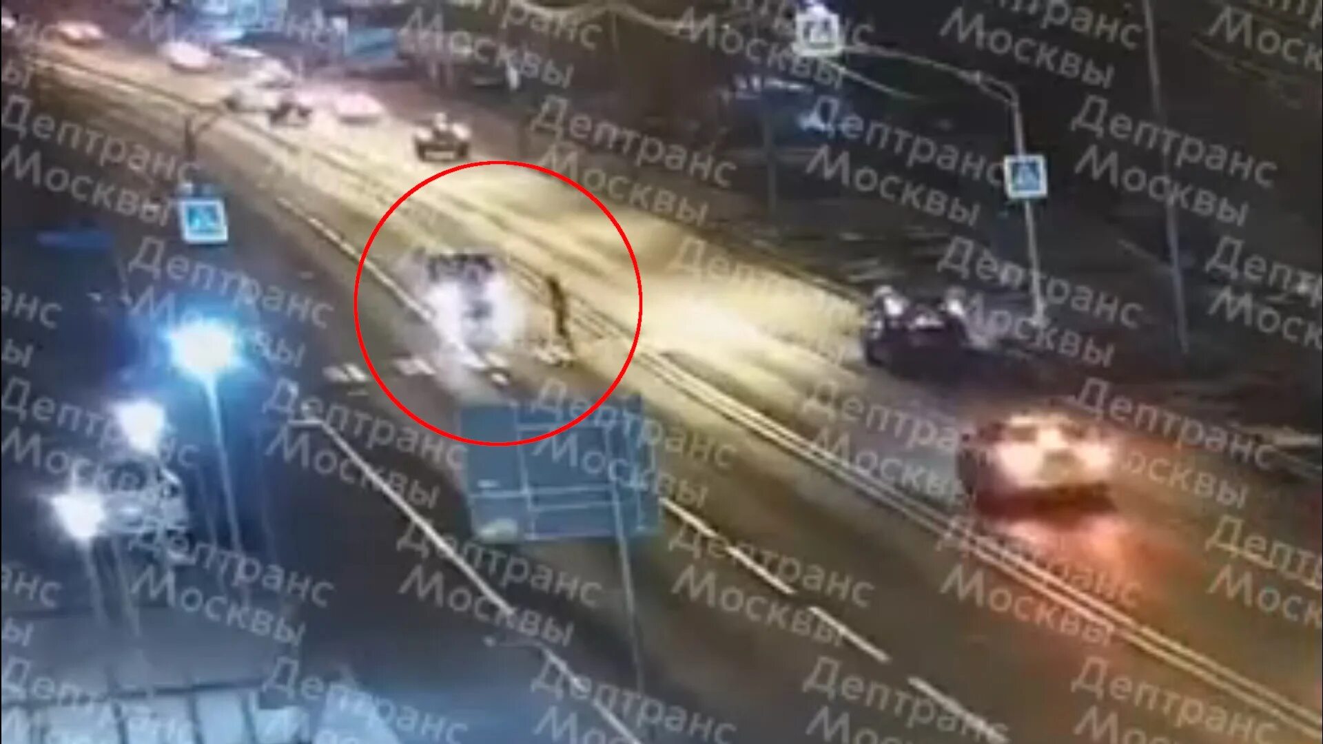 Авария на кутузовском проспекте сейчас видео с камер. Авария на кутузовском проспекте сейчас москва 24. Дтп москва видео с камер. Камеры видеонаблюдения когда москвич сбил пешехода. Москва 2022 год дтп на улице 1905 года.