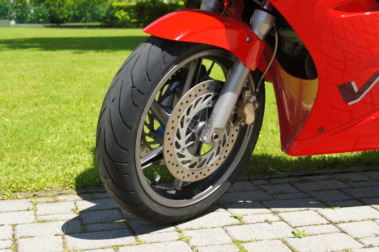 Angel gt. Пирелли Angel gt. Pirelli Angel St r18. Pirelli Angel gt к18. Пирелли ангел ГТ на мото.