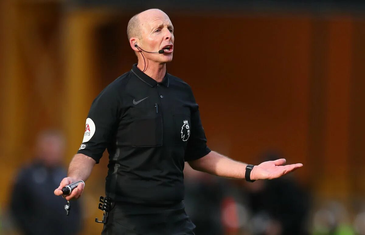 Судья угрожал. Mike Dean судья.