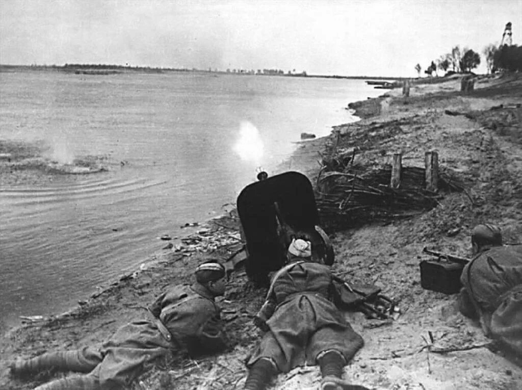 Вов 1943. Битва за днепр 1943. битва за днепр 1943г.. река днепр 1943 год. битва за днепр форсирование днепра.