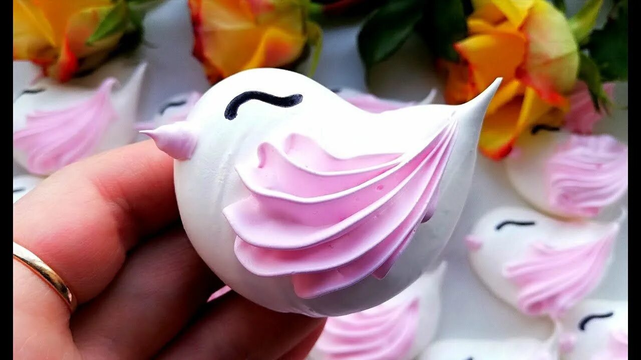 Цыплята из зефира. Безе птички. птички из меренги. птицы из безе. птицы из зефира.