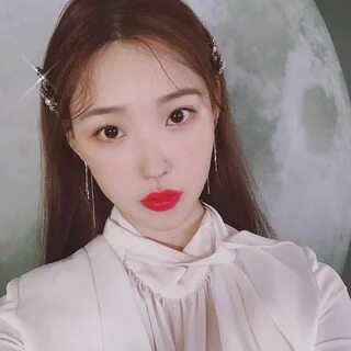 5. Meniru makeup Jang Man Wol di Drama Hotel Del Luna, Risabae mengaplikasi...