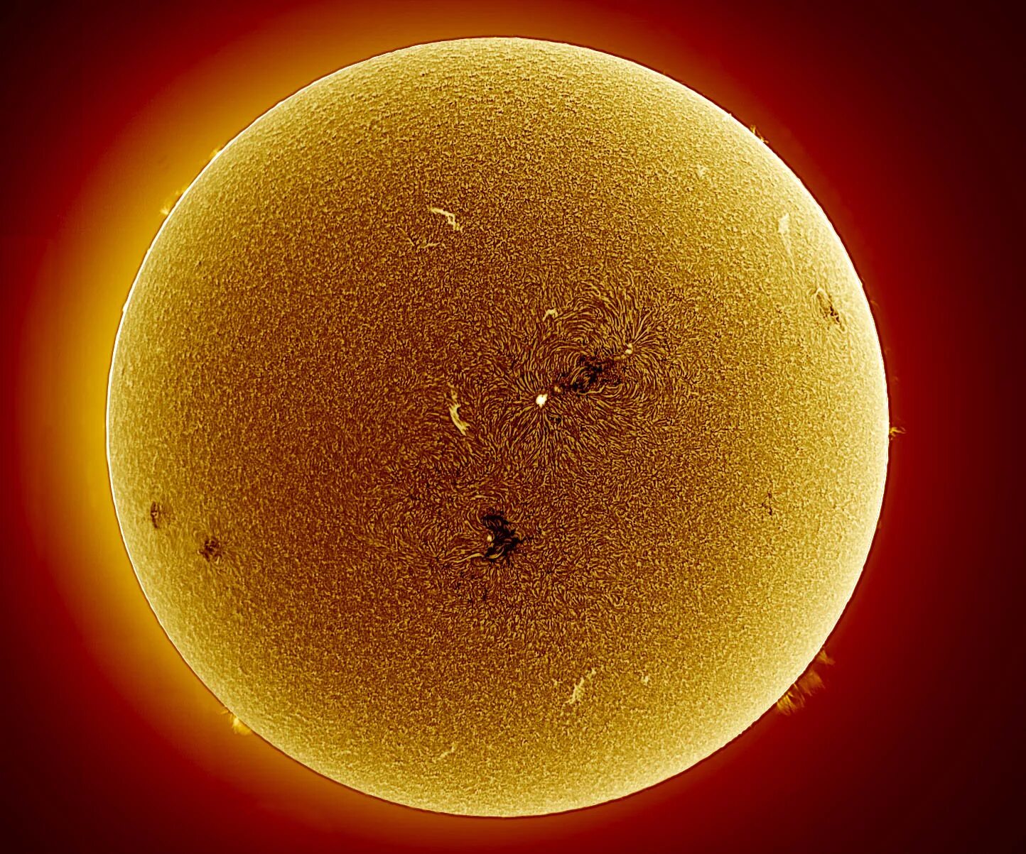 Черное солнце 2023 отзывы. Эндрю Маккарти астрофотограф. Жёлтый карлик звезда солнце. Солнце звезда карлик. Астрофотограф Эндрю Маккарти солнце.
