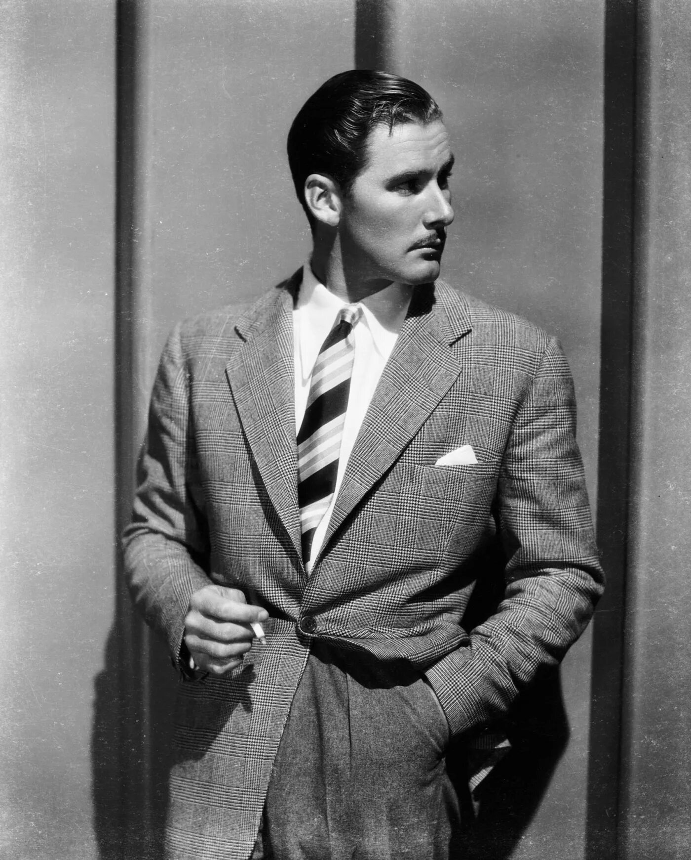 Эррол Флинн актер. Мужская мода 1950-е. Костюмы 50-х годов мужские. Мужская мода 50 годов.