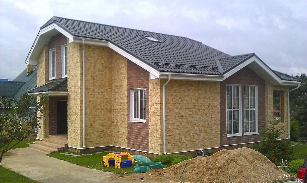Частный дом тоже можно построить из сэндвич-панелей House styles, Home, Outdoor 