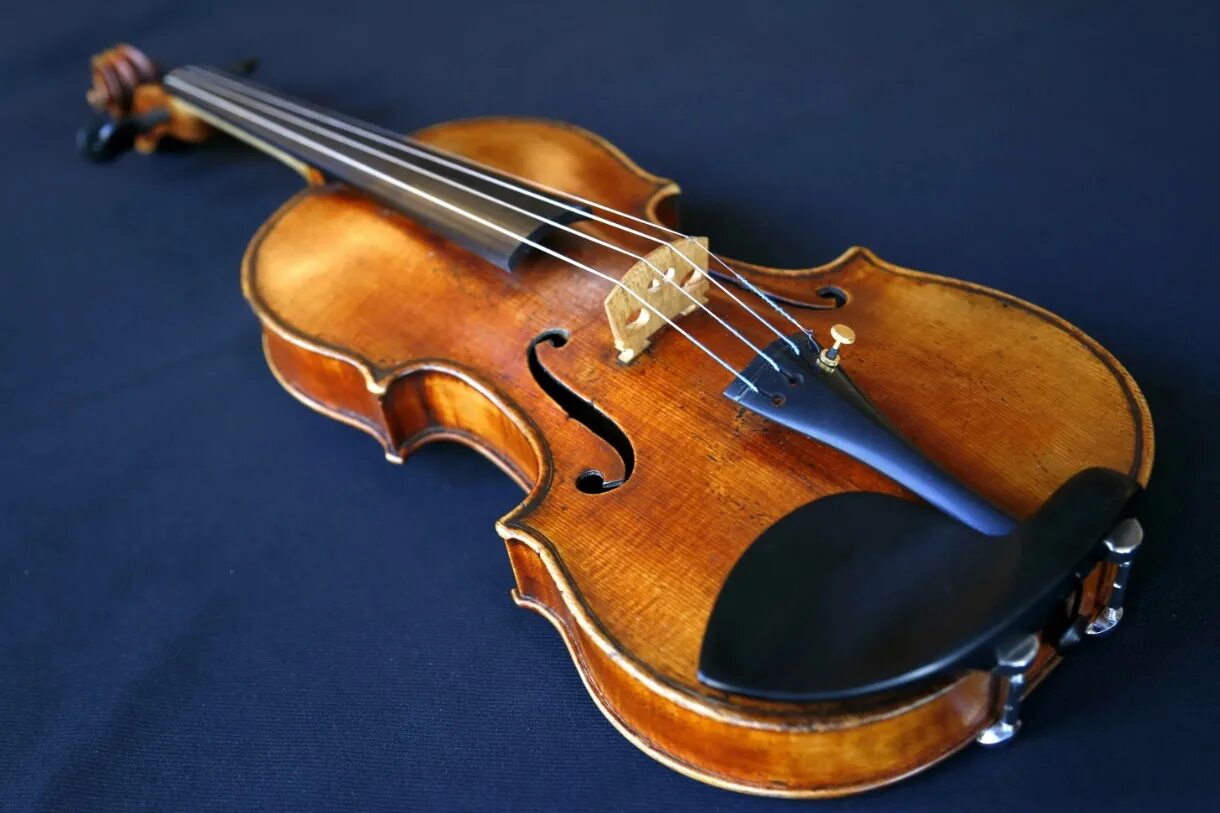 Скрипка Страдивари. Антонио Страдивари виолончель. Stradivarius Viola. Скрипка антонио страдивари