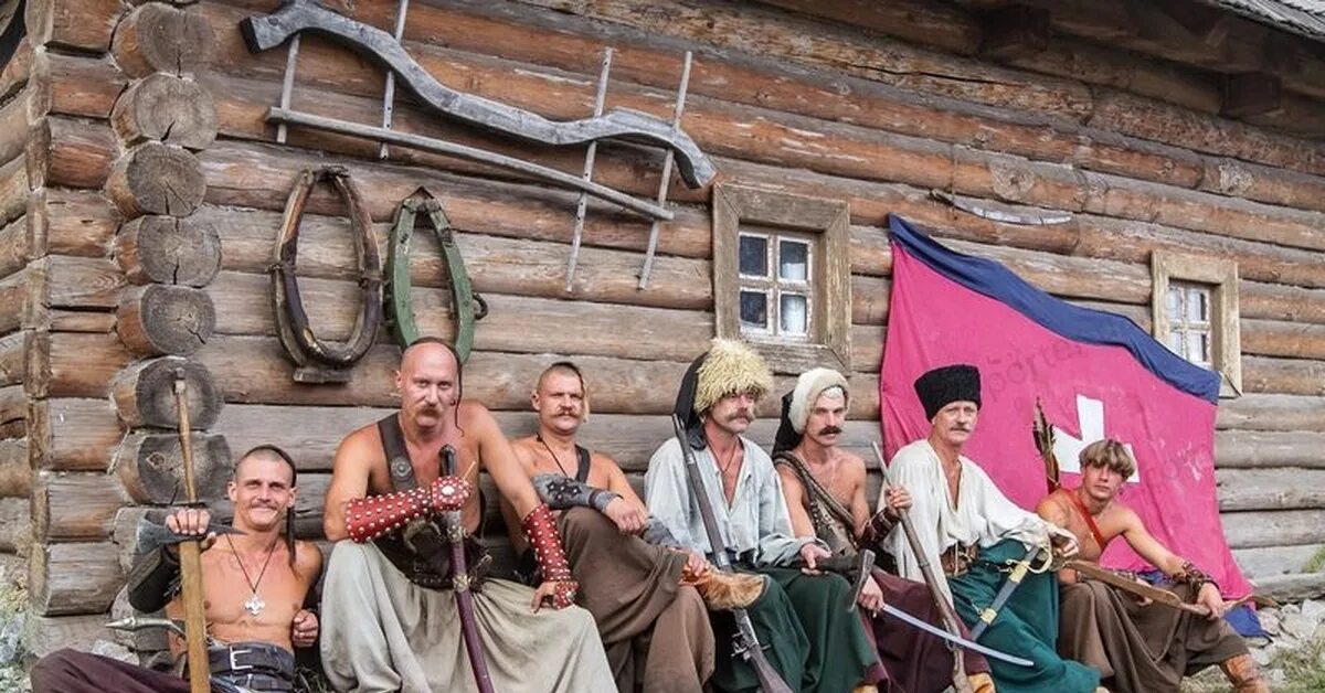 Почему запорожские казаки. Запорожье Хортица казаки. Запорожская Сечь Хортица казаки. Запорожский казак реконструкторы. Запорожские казаки Хортица реконструкция.