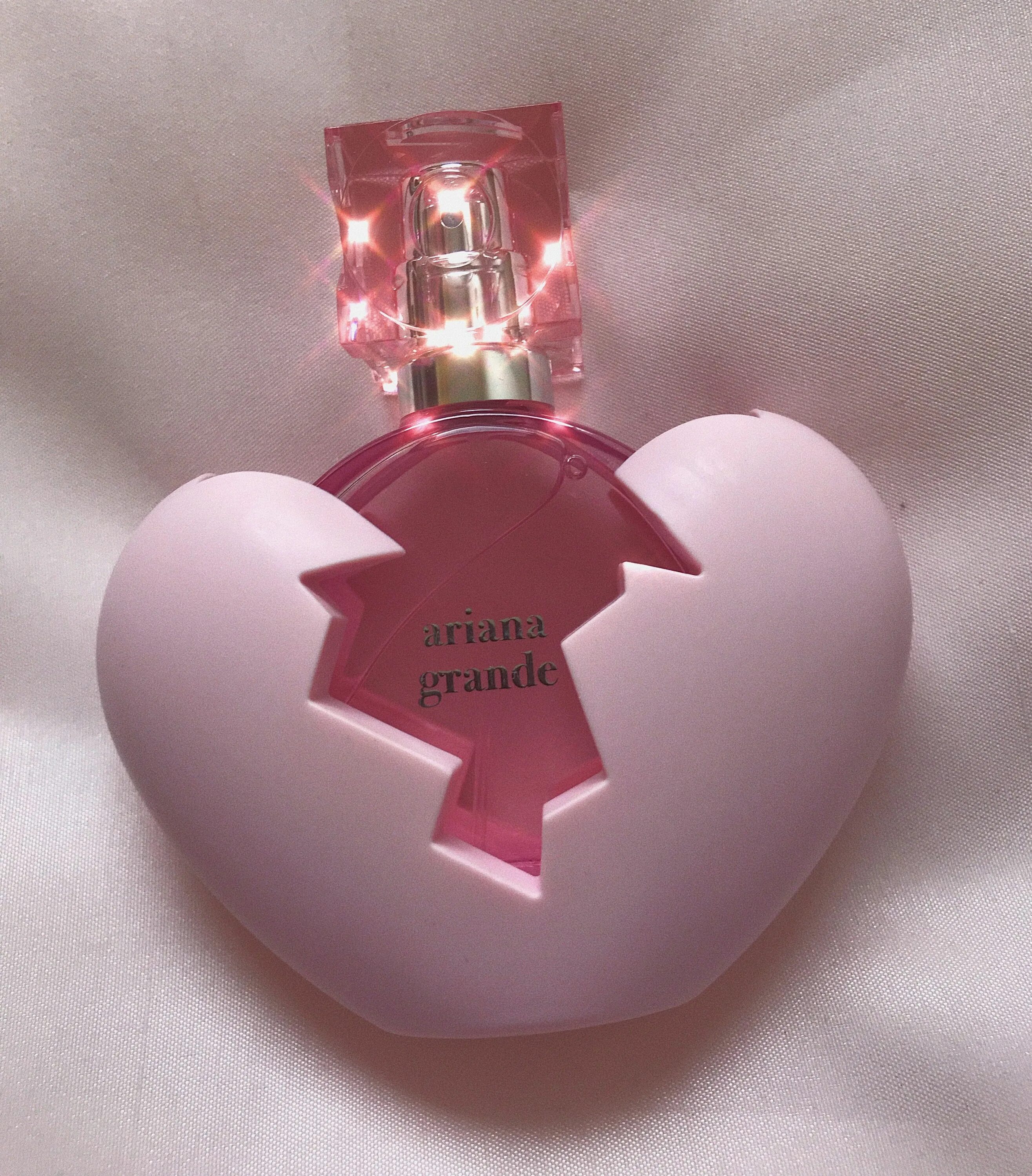 Парфюм шёпот шёлка. Духи вариант. Косметика и парфюмерия. Духи сердечко. Духи вариант.