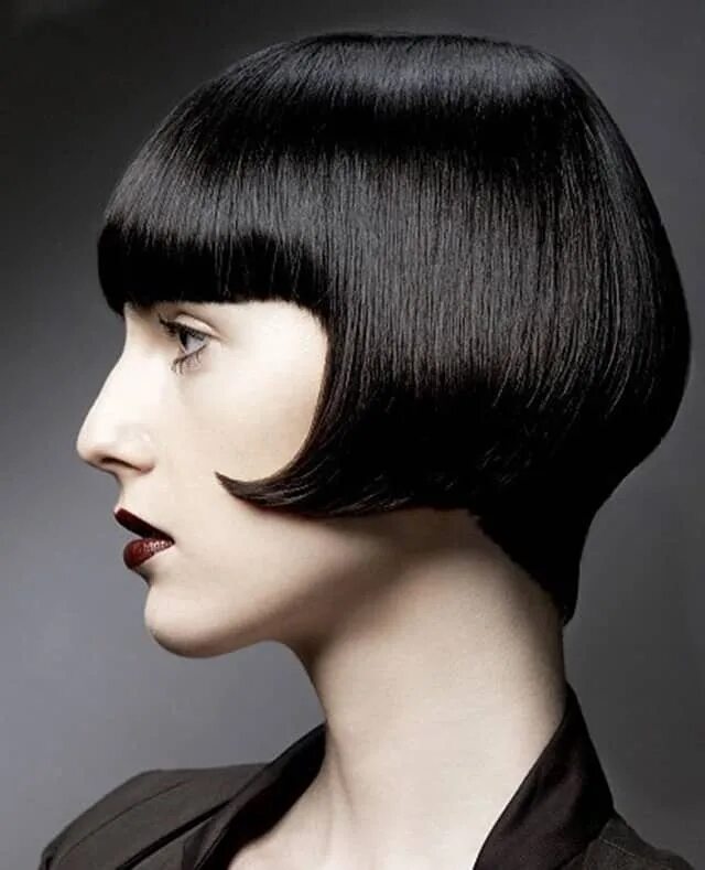 Боб каре на ножке градуированное. Красивое каре на ножке. Каре на ножке с челкой. Короткое каре на ножке с челкой. Прическа каре на ножке с челкой.