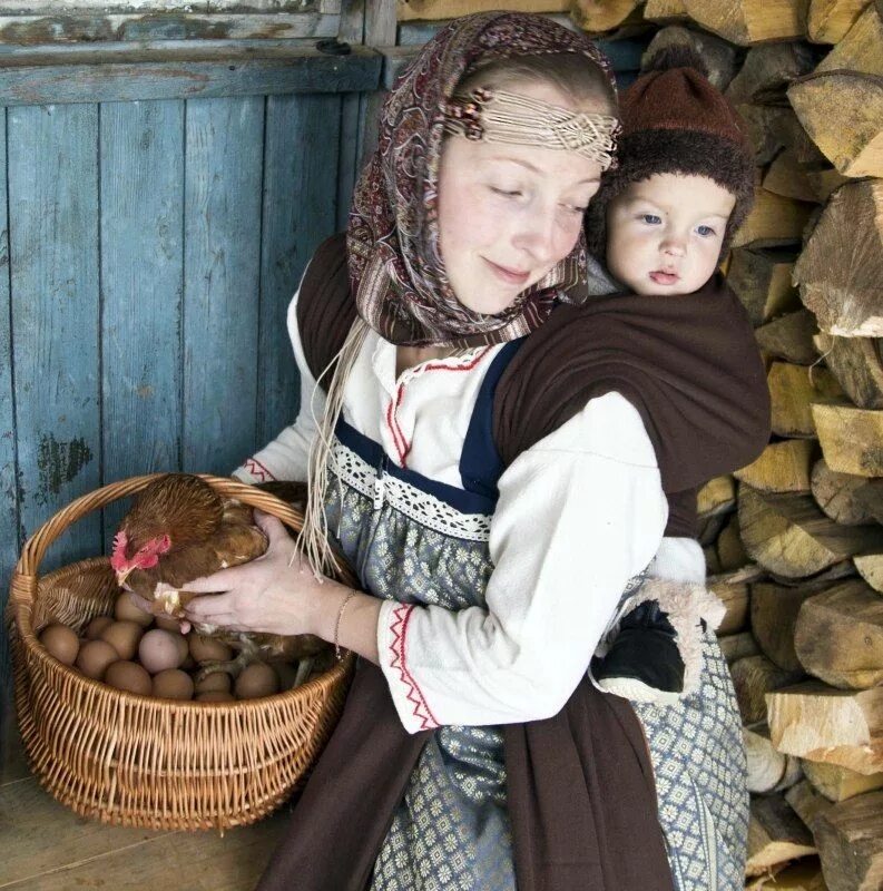 Фотосессия в деревенском стиле. Сельская женщина с детьми. Деревенская внешность. Деревенская семья.