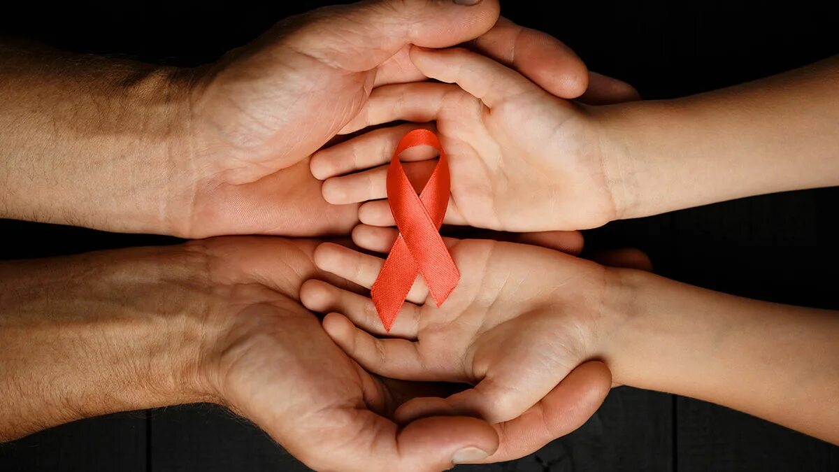 Вич семей. ВИЧ руки лента. Красная лента ВИЧ. Руки и красная лента СПИД. Всемирный день СПИДА руки и лента.