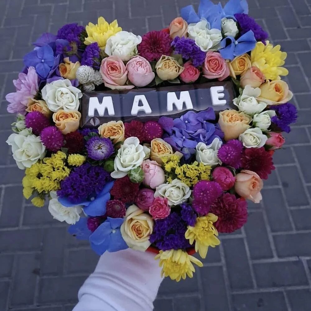 Букет для мамы. Шикарный букет для мамы. Букет цветов для мамы. Букет цветов на юбилей маме.