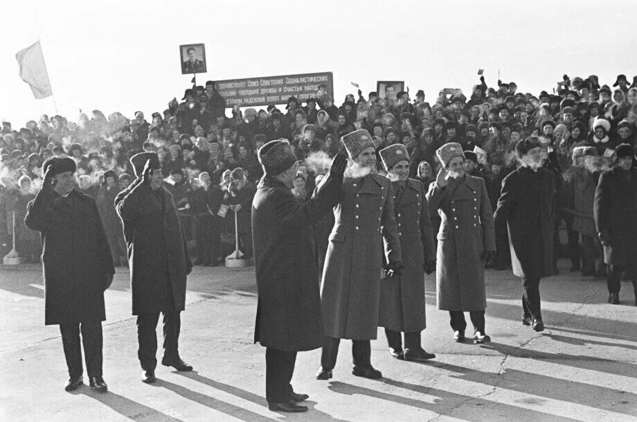 Покушение на брежнева 22 января 1969 года. Брежнев 1969. Покушение на брежнева 1969. Брежнев мерседес. Покушение на брежнева 22 января 1969 года.