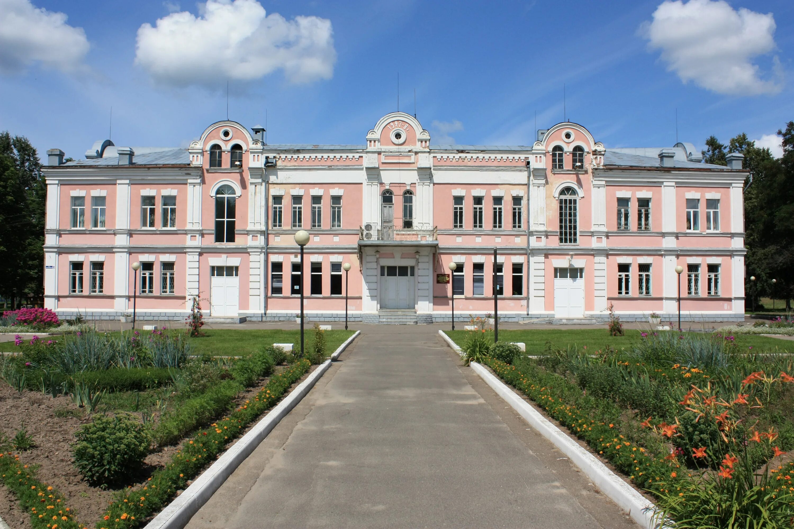 Знаменск калининградская область достопримечательности фото. Унеча брянская область работа. Брянская обл г унеча. Свято-благовещенская церковь унеча. Храм города унеча.