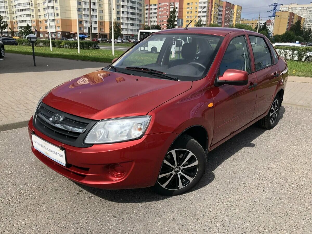 Красная гранта 1 поколения. Красный гранта машина. Красная гранта 032. Авторынок сибай авто с пробегом. Красный гранта машина.