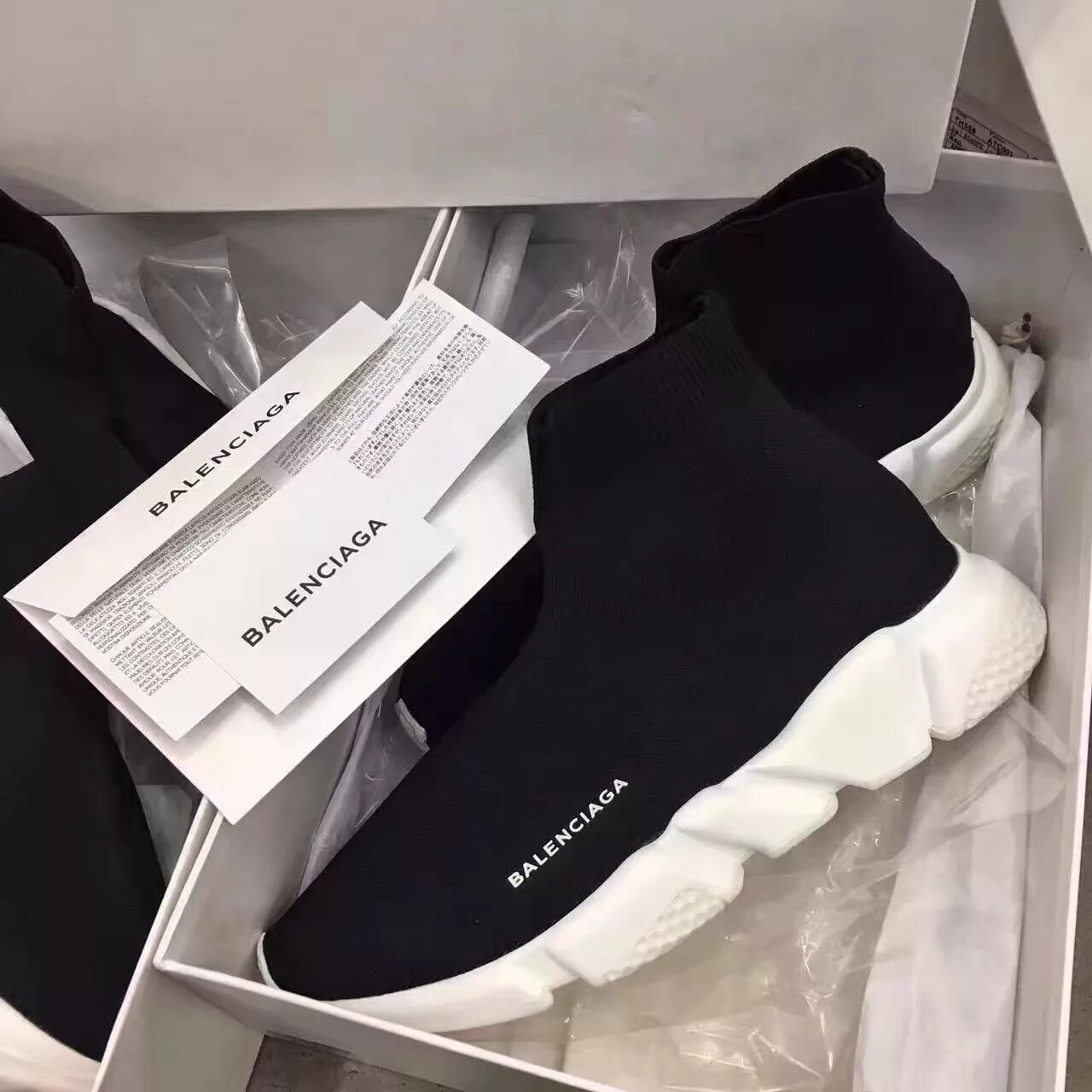 Баленсиага реплика. Баленсиага Speed Trainer на ноге. Balenciaga кроссовки реплика. Balenciaga кроссовки с биркой. Баленсиаги реплика