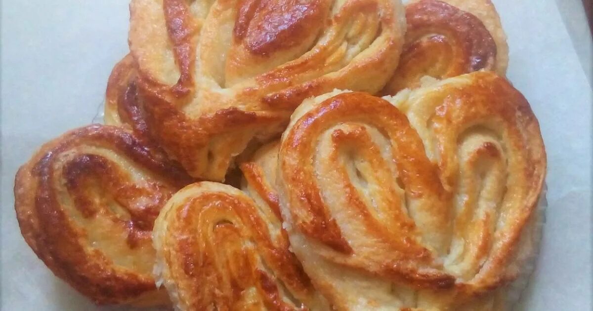 плюшка домашняя московская. плюшка домашняя московская. плюшка новомосковская. московские булочки. сдобная булка с сахаром.