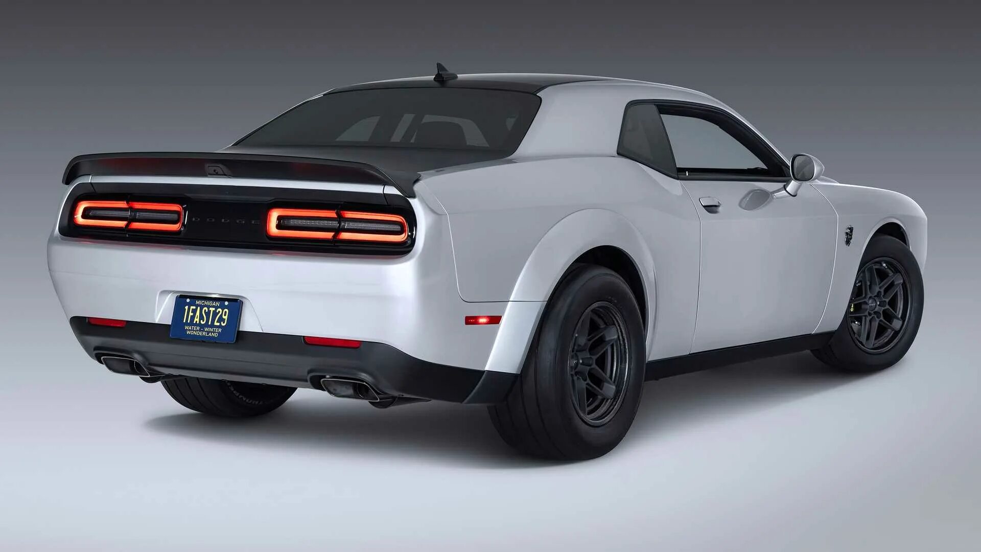Dodge выпустил. Dodge челленджер 2023. Dodge challenger 2022. Додж чарджер 2022. Dodge выпустил.