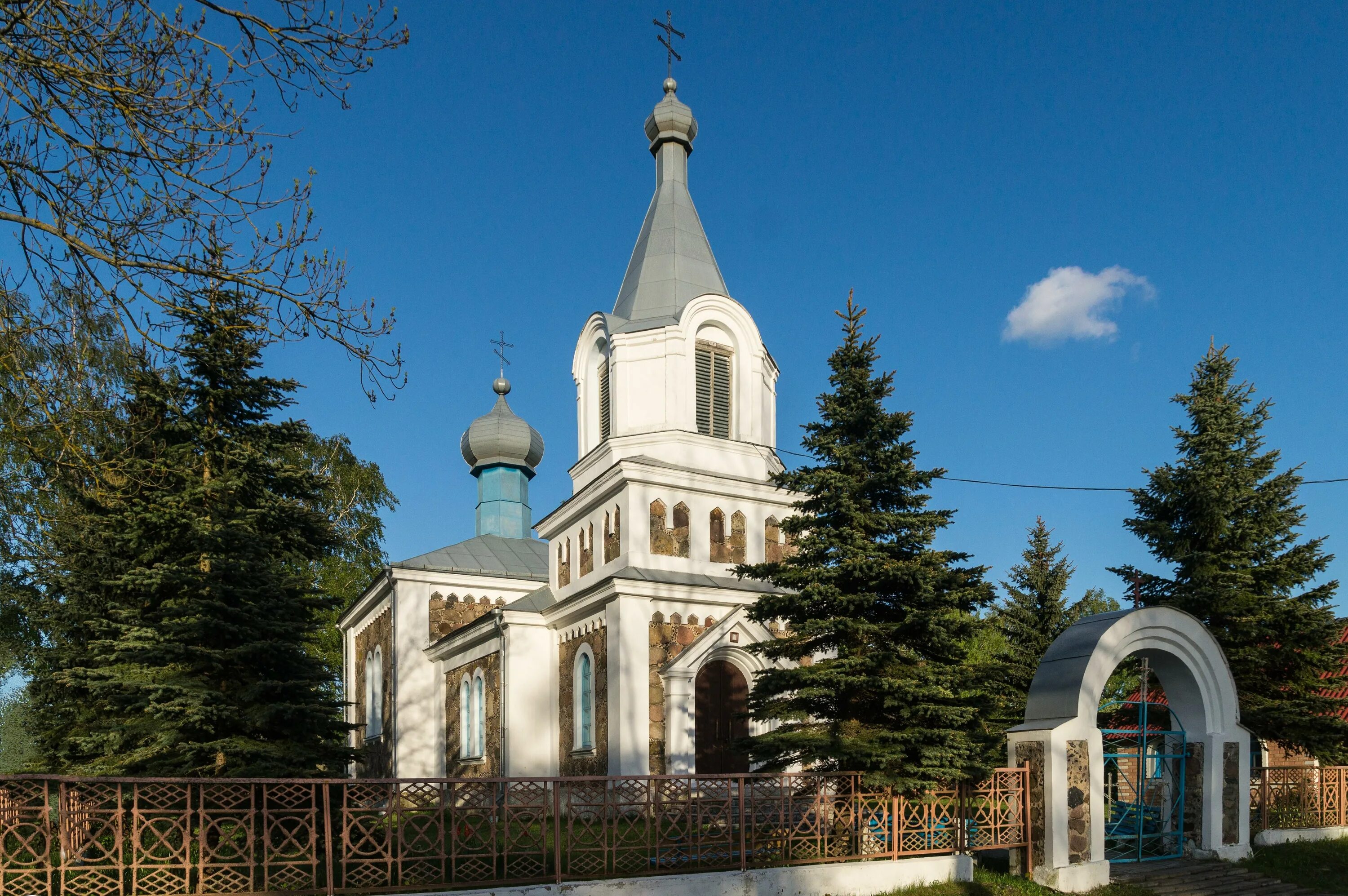 Слободский сельсовет. Церковь Святой Александры Яблуновка Звенигородский. Православная Церковь в Логишине Беларусь.