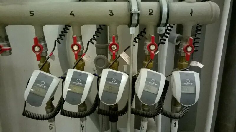 Minol счетчик отопления. Поверочный стенд для теплосчетчиков. Прибор учета тепловой энергии. Тепловой счётчик для отопления. Приборы учета воды и тепла.