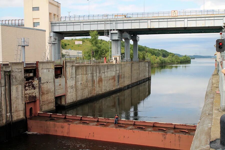 Шлюз исправлено. Шлюзы Жигулевской ГЭС. Чайковский судоходный шлюз. Судоходный шлюз Угличской ГЭС. Шлюз ГЭС Новочебоксарск.