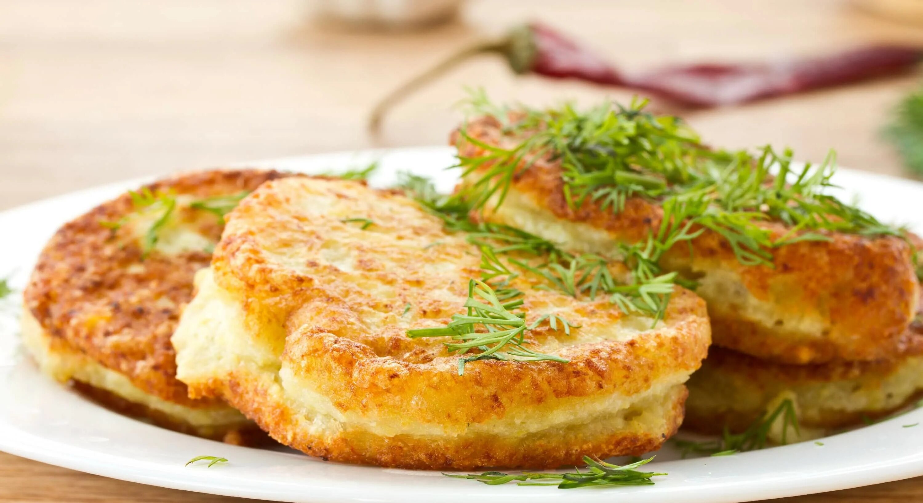 Постные вкусные блюда быстро. Картофельные котлеты. картофельные биточки. постные котлеты из картофеля. картофельные котлеты с зеленью.
