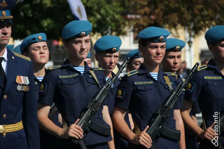 Сайт воздушно десантного училища. Воздушно десантное училище в Рязани. Курсанты РВВДКУ. РВВДКУ Рязань курсанты. Рязанское военное училище ВДВ.