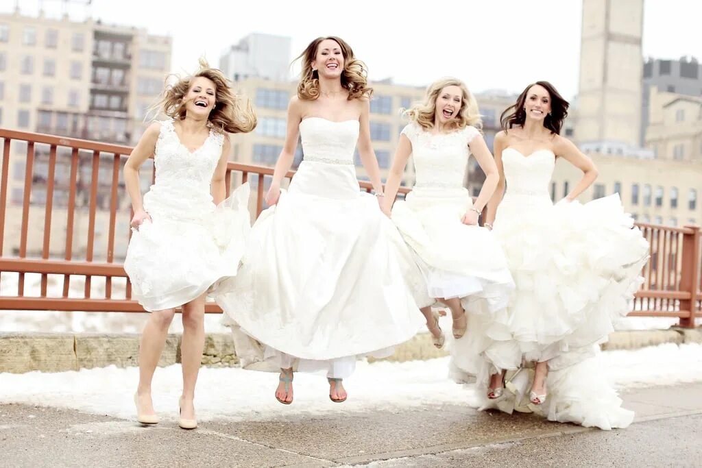 Bride's friends. Другая невеста. Клик крик невесты. Bride's friends. Друзья в свадебных платьях.
