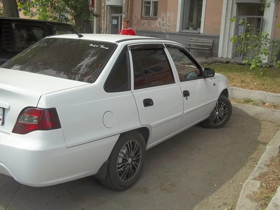 Авито ставропольский край приоры. Дэу Нексия белая 1,6. Daewoo Nexia 2008 Tuning белый. 2drive Daewoo Nexia белая. Daewoo Nexia 2010 года белая.