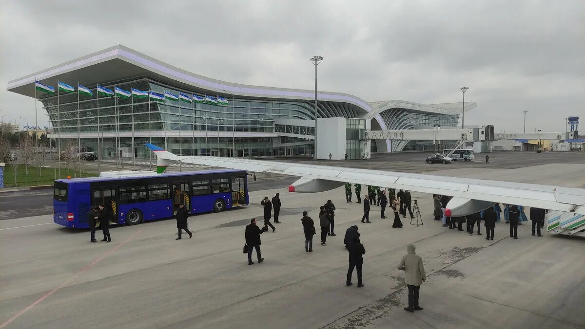 Аэропорт самарканд вылеты. Самарканд аэропорт 2021. Аэропорт Самарканд новый. Аэропорт Самарканд новый 2022. Новый аэропорт Самарканда фото.