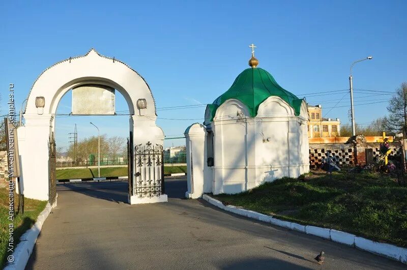 троицкое кладбище красноярск. троицкое кладбище (елабуга). троицкое кладбище красноярск знаменитые захоронения. церковь на троицком кладбище красноярск. троицкая кладбищенская церковь красноярск.