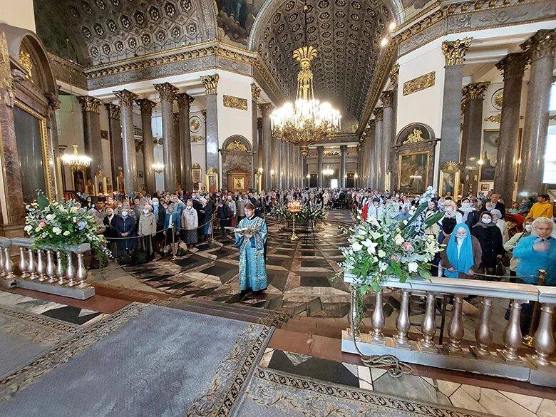 богослужение в храме на успение богородицы