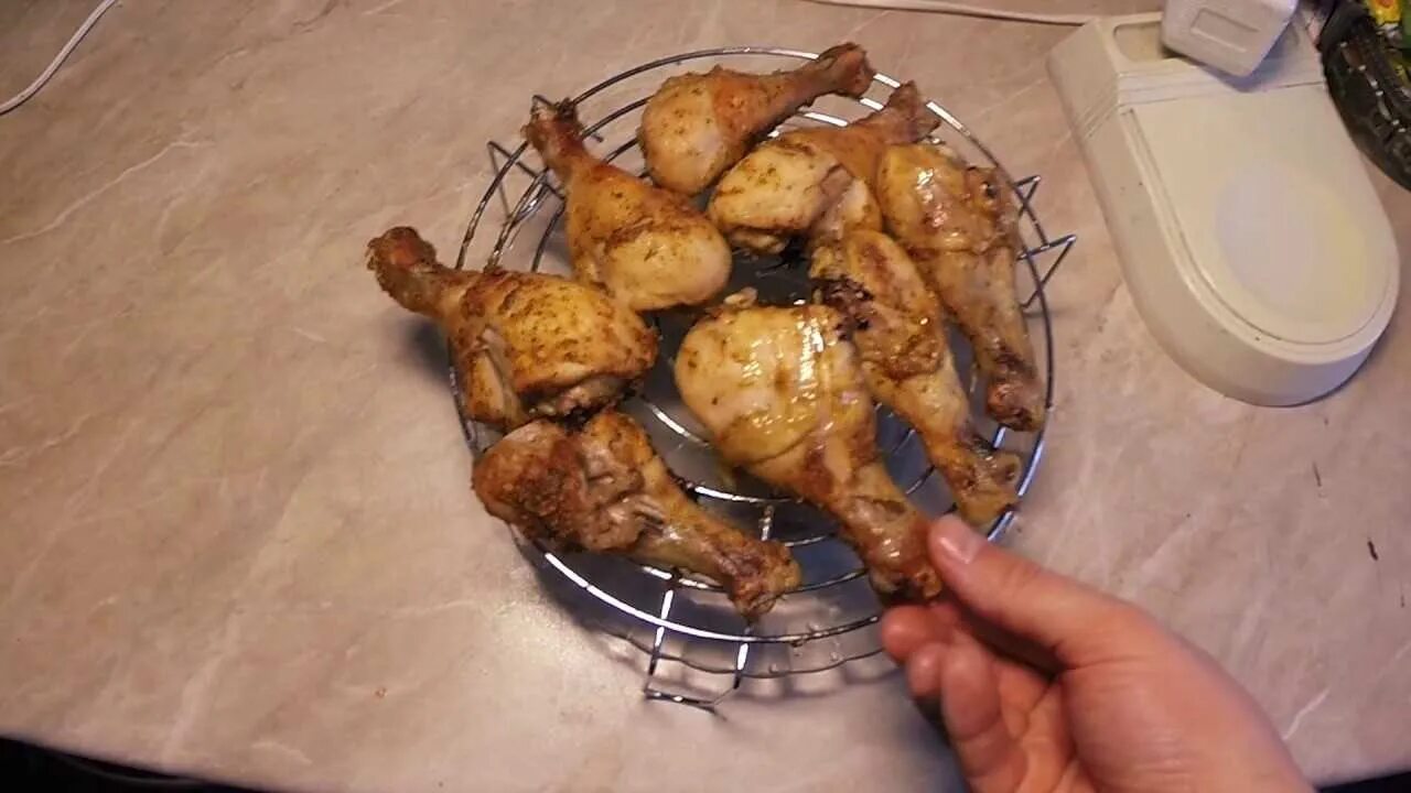 Как сделать курицу в микроволновке. Курица гриль в микроволновке. кура гриль в микроволновке. кура гриль в микроволновке с грилем. голень гриль в микроволновке.