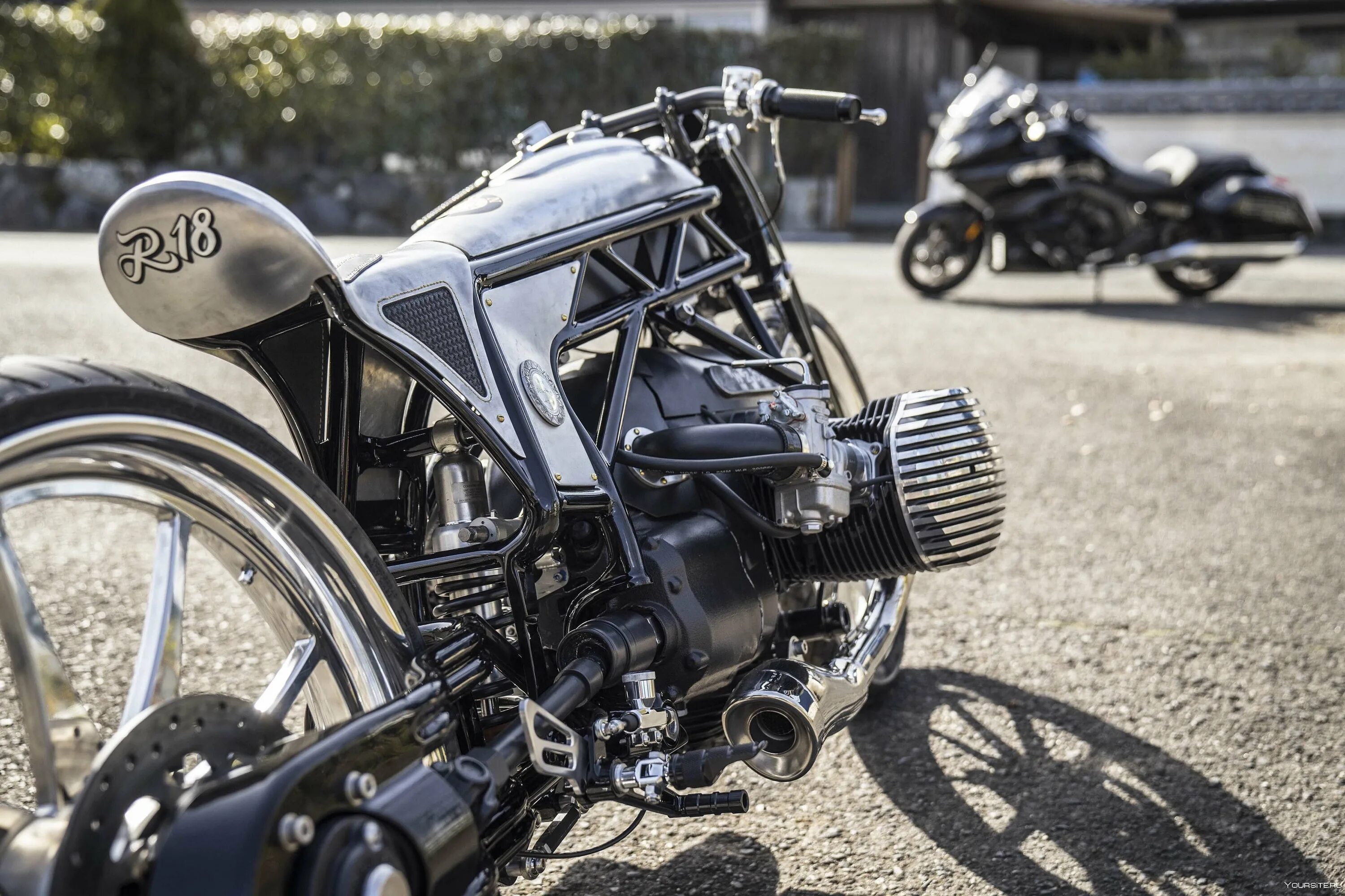 Почему мотоциклы такие дорогие. Bmw r18 кастом. оппозитные мотоциклы bmw. мотоцикл бмв оппозитный. оппозитный двигатель бмв для мотоциклов.