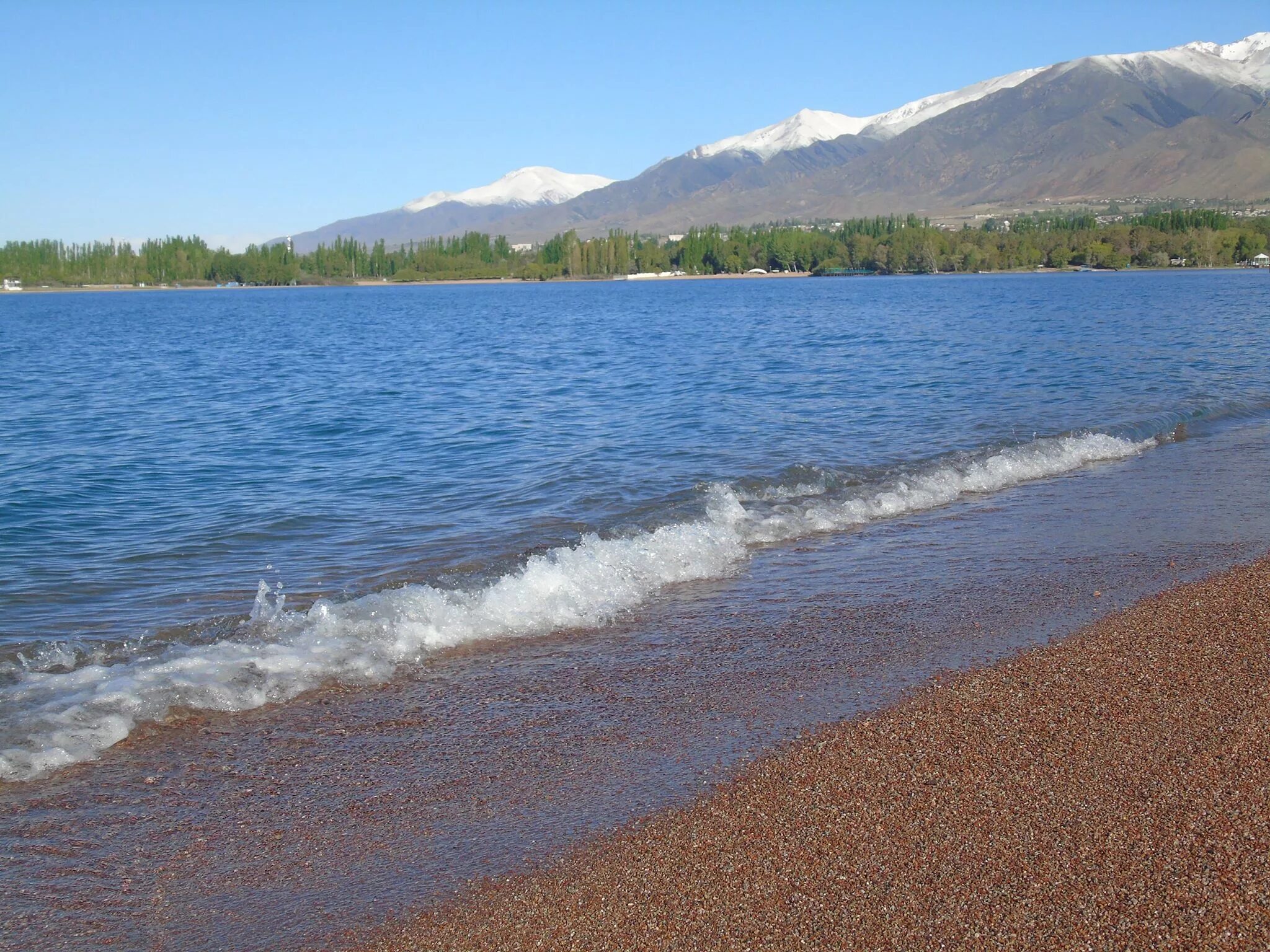 Какая вода в иссык куле. Иссык-куль башкирия. кыргызстан иссык куль. озеро иссык-куль пляжи. аслыкуль киргизия.