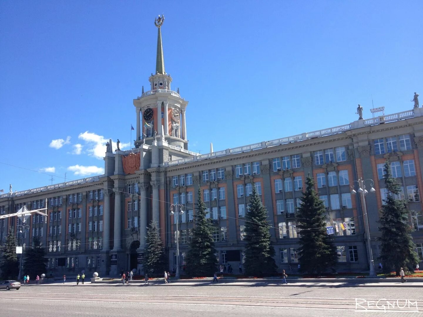 Здание Думы Екатеринбург. Здание горсовета Екатеринбург. Горсовет Екатеринбург сталинский Ампир. Екатеринбургская городская Дума здание. Администрация города екатеринбурга телефон