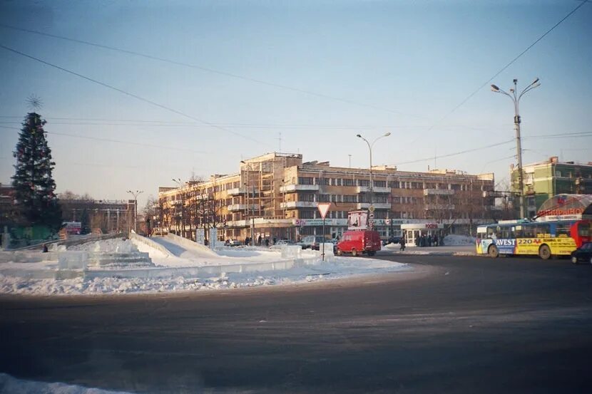 Площадь пятилетки уралмаш. Эльмаш 80-х. свердловск уралмаш. уралмаш 2000 годы. уралмаш эльмаш.