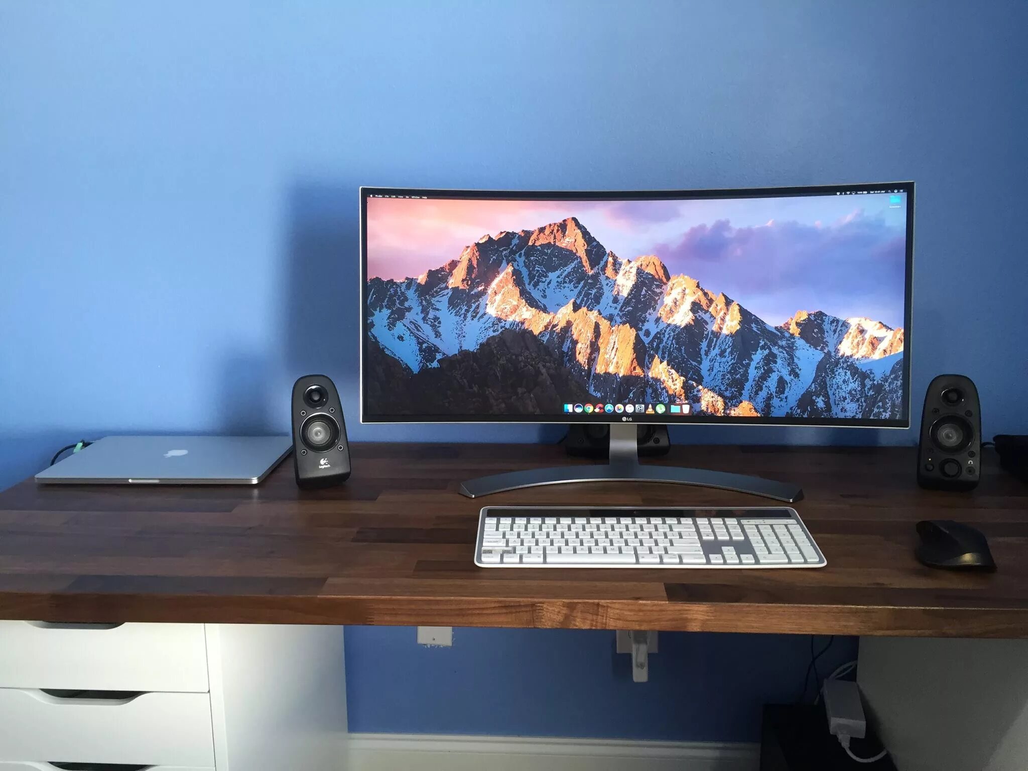 Отдельный экран. Mac m1 монитор. Монитор для MACBOOK m1. MACBOOK Pro 16 m1 Pro with Monitors. MACBOOK Pro и монитор 34 дюйма.