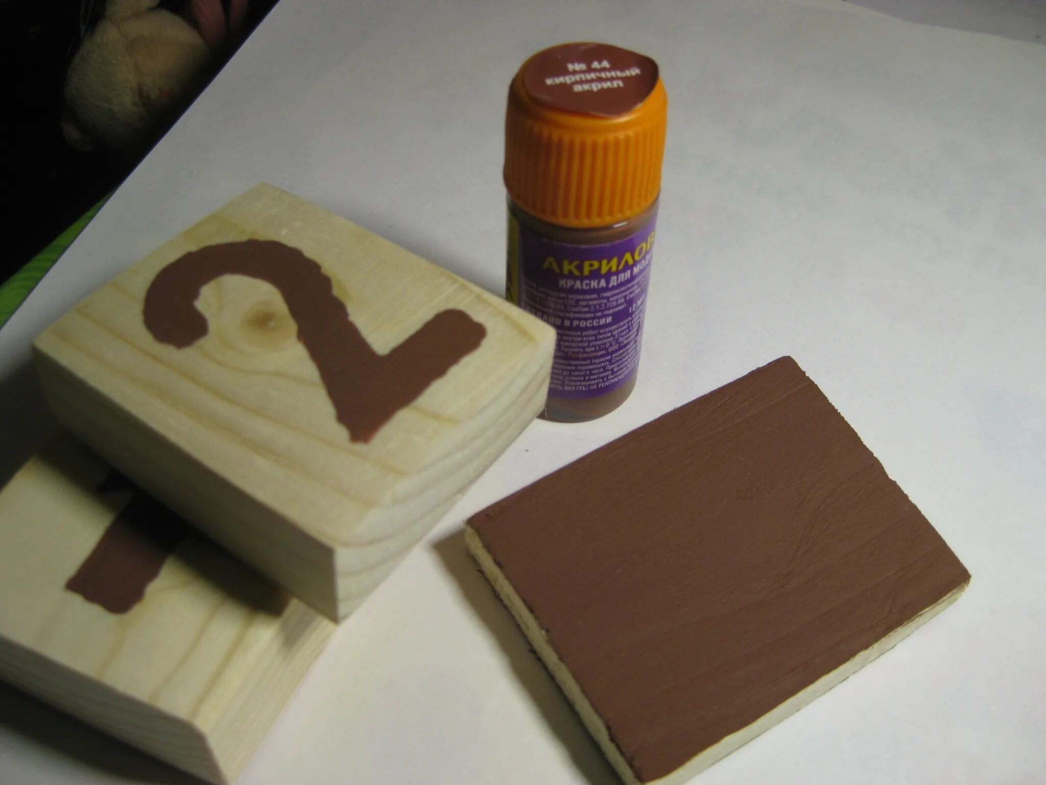 какими красками красят поделки.