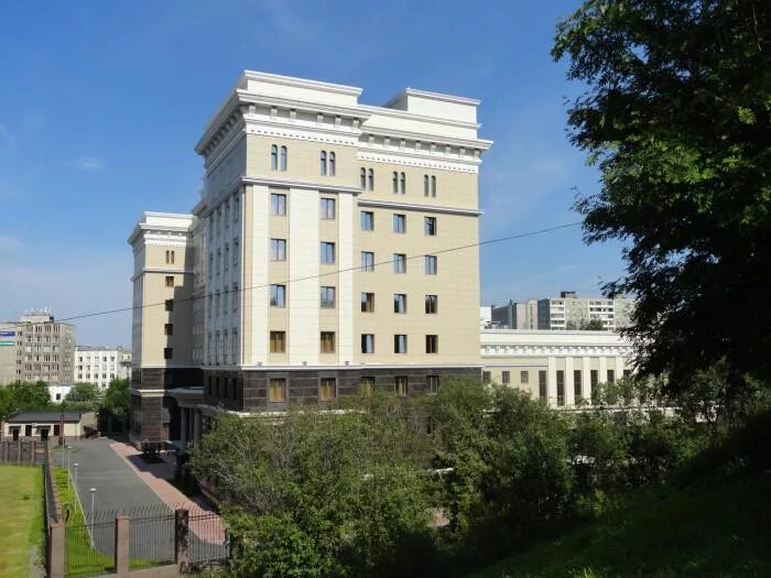 Управление федеральной службы безопасности по мурманской области. Уфсб мурманская. Здание управления фсб мурманск. Фсб мурманск фото. Дворец фсб в мурманске.