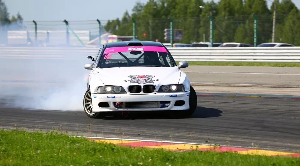 M5 drift. BMW e39 дрифт. BMW m5 e39 Drift. BMW 5 e39 Drift. BMW e39 гоночная.