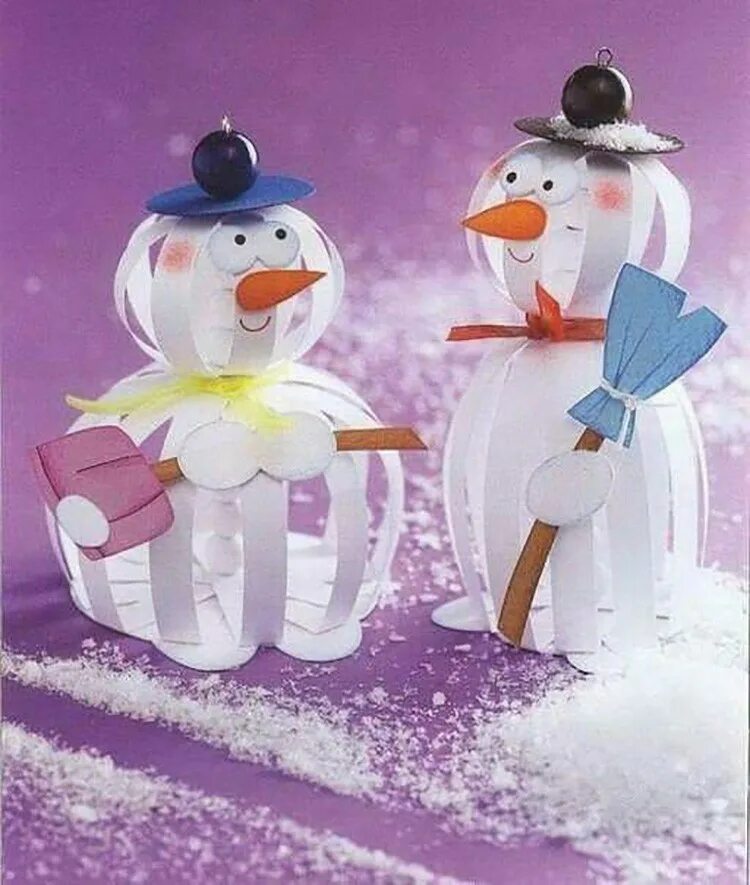 Снеговик поделка в детский сад. Поделка Снеговик. Снеговик из бумаги. Поделка Снеговик для детского сада. Новогодние поделки Снеговик из бумаги.