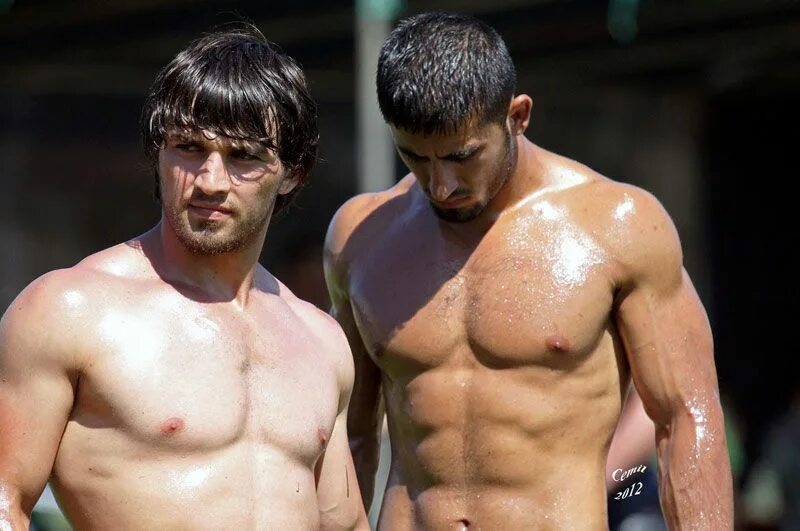 голые мужчины дагестанцы. кавказские парни волосатые. горячие кавказские парни. дагестанские парни. дагестанцы парни.