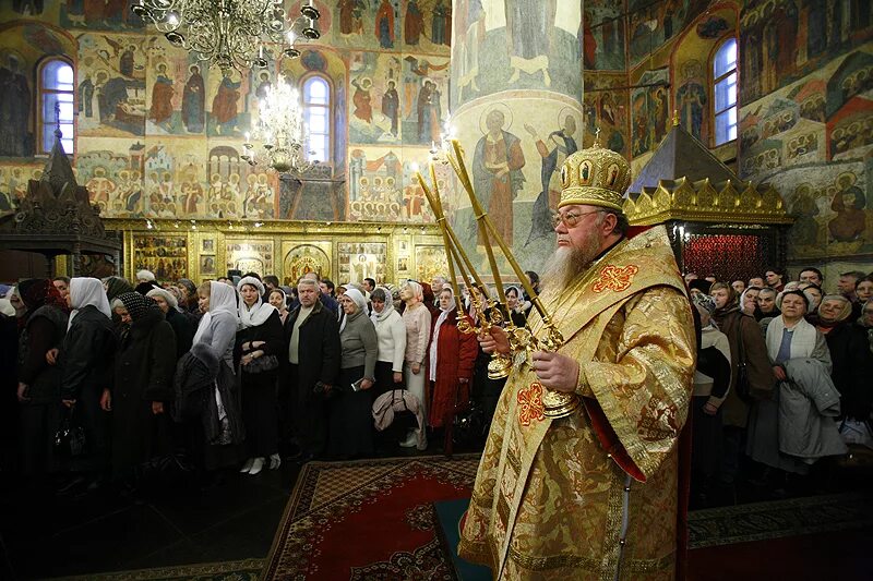 служба в успенском соборе кремля