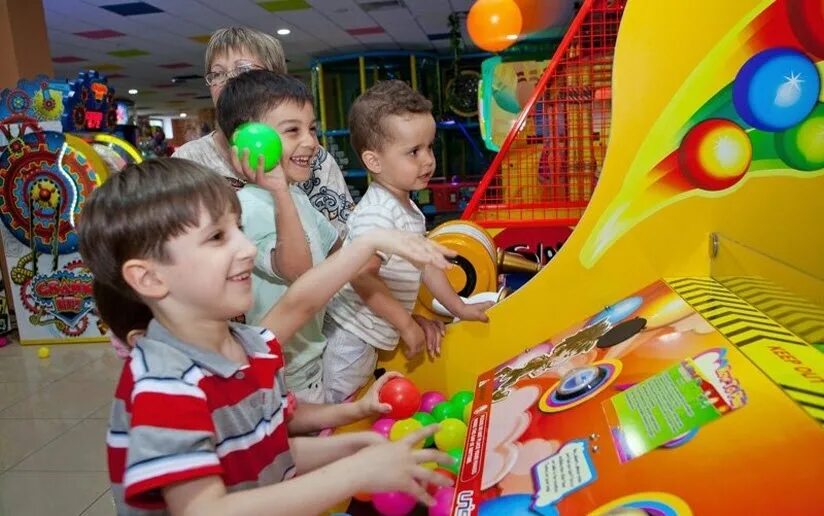 Детские игровые автоматы. Игровые автоматы для детей. Развлекательный центр игровые автоматы. Детские развлекательные автоматы.