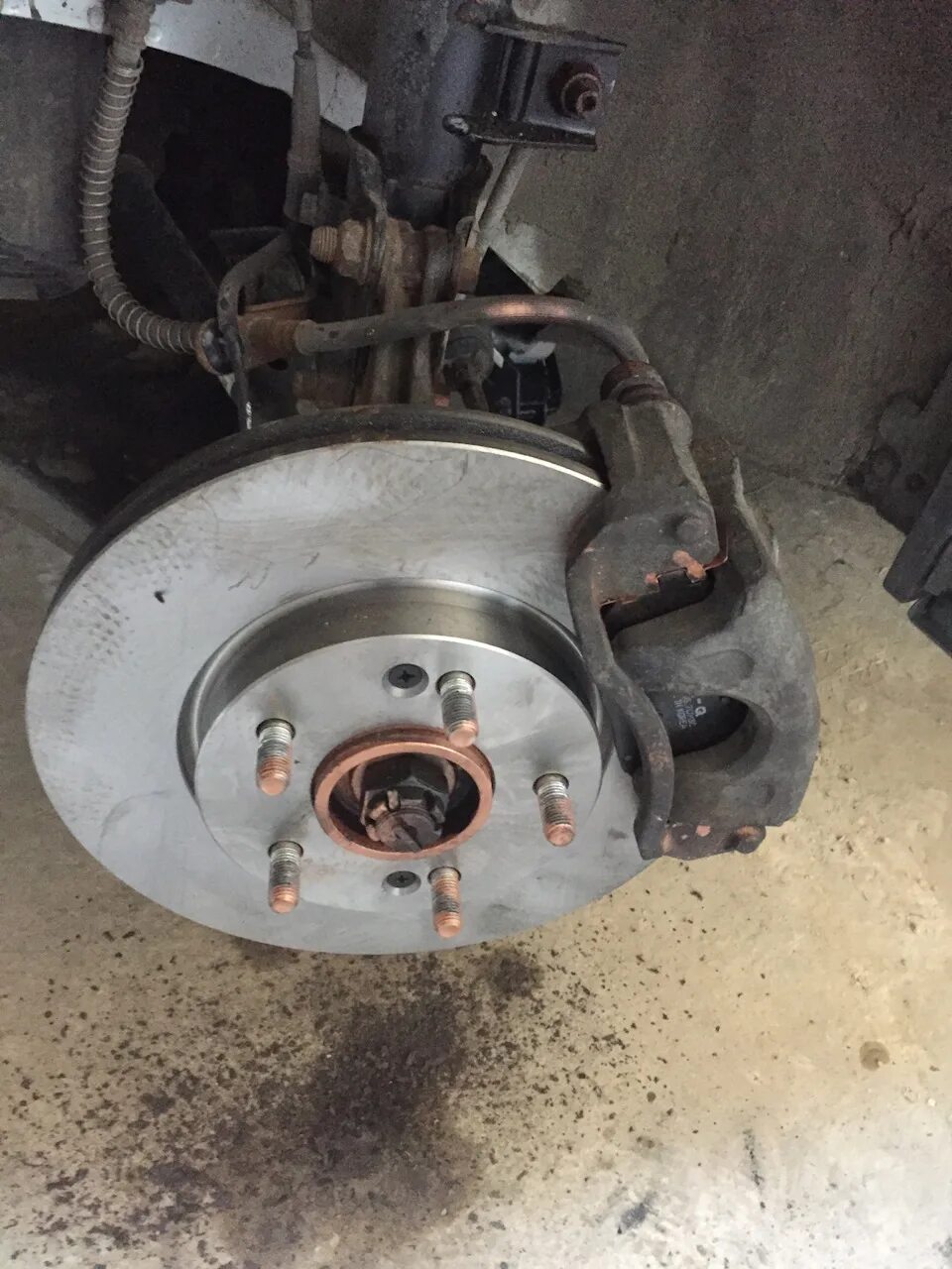 Kia ceed fl 2010 тормозные диски. Замена тормозного диска киа сид 1. Задние тормозные колодки киа сид 2011. Тормозные диски киа сид 2014. Замена тормозных дисков сид.